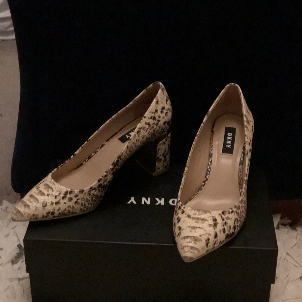 DKNY Pumps